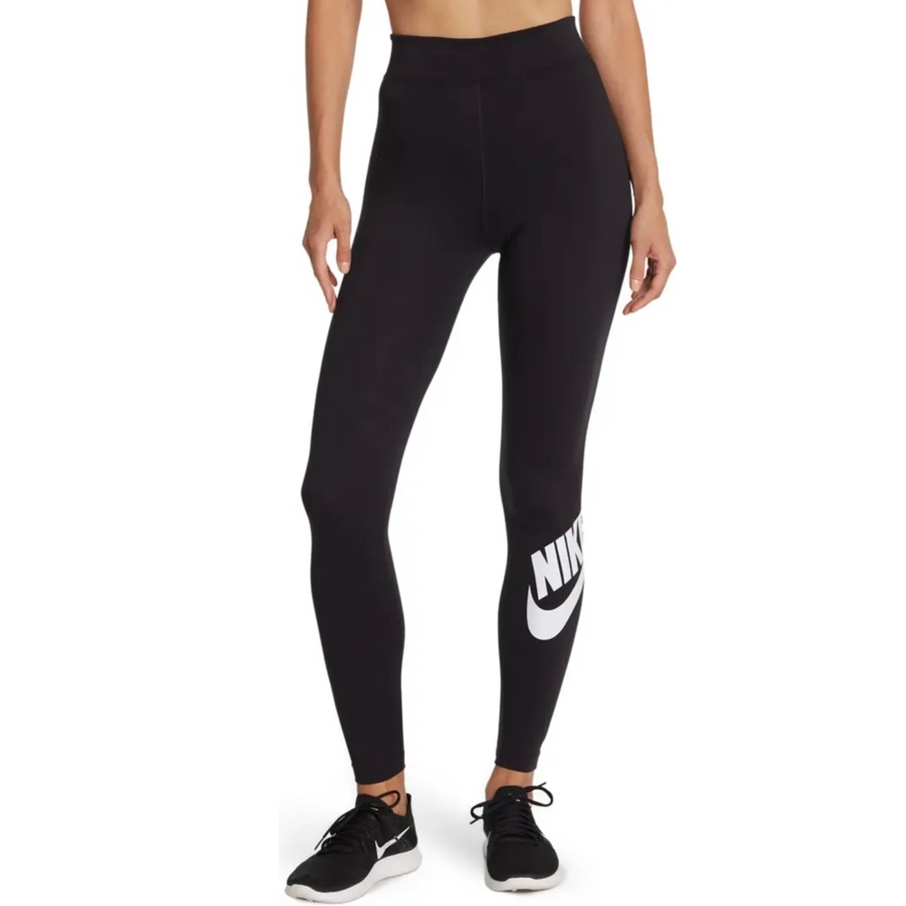 COPY - NWT NIKE Sportswear Essential High Rise Leggings.